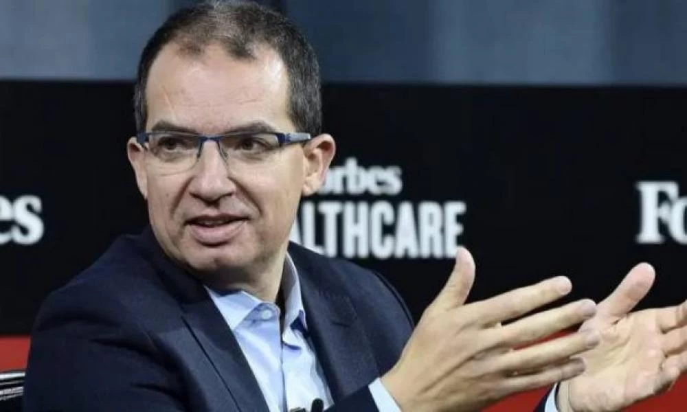 «Βόμβα» από Moderna: Ο πλανήτης θα πρέπει να ζήσει με τον κορονοϊό «για πάντα»